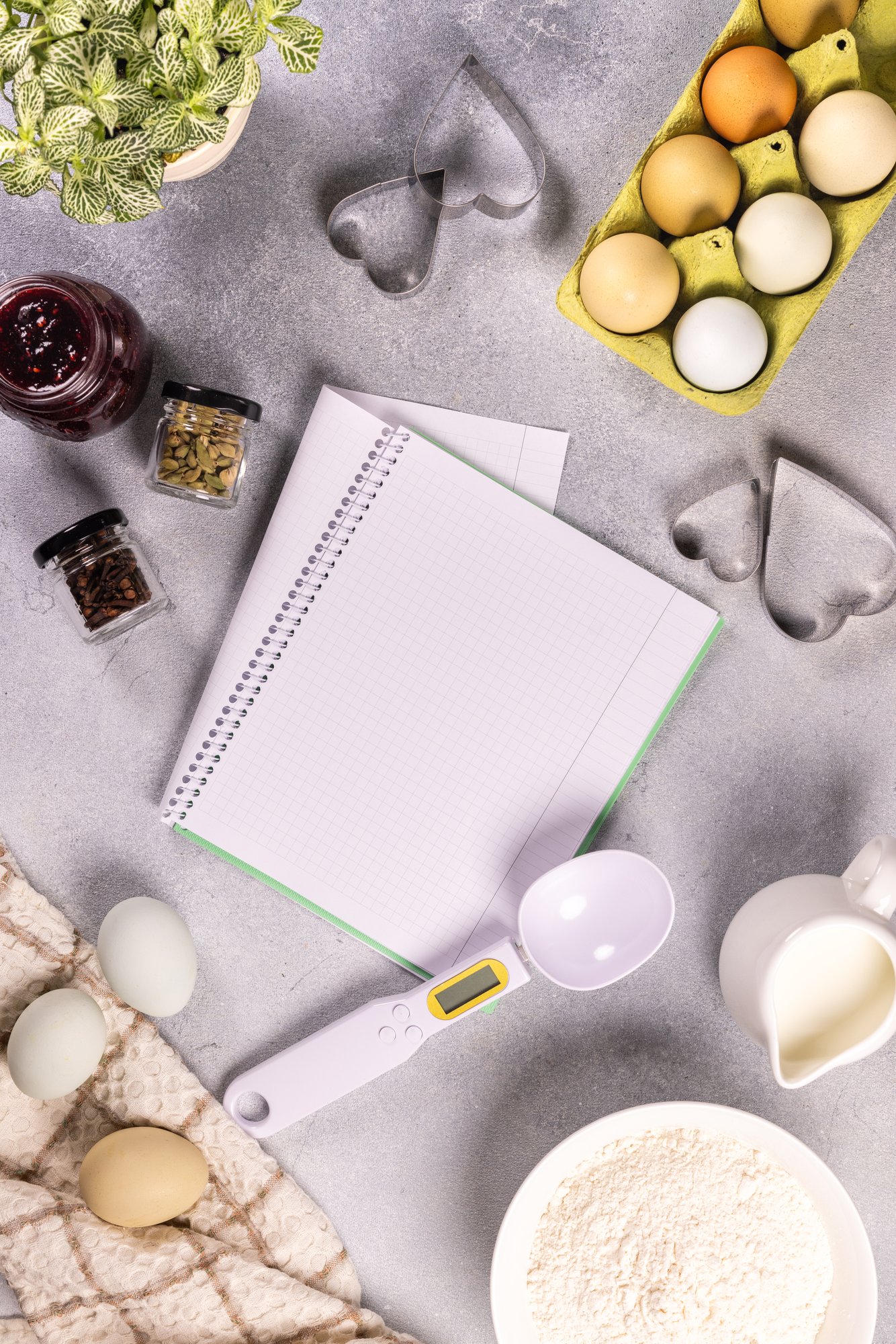 Set di ricette e strumenti su tavolo